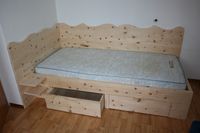 Bett in Arve, mit zwei Schubladen