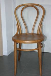 Bugholz-Stuhl mit Sitzplatte, gelocht - 15.101